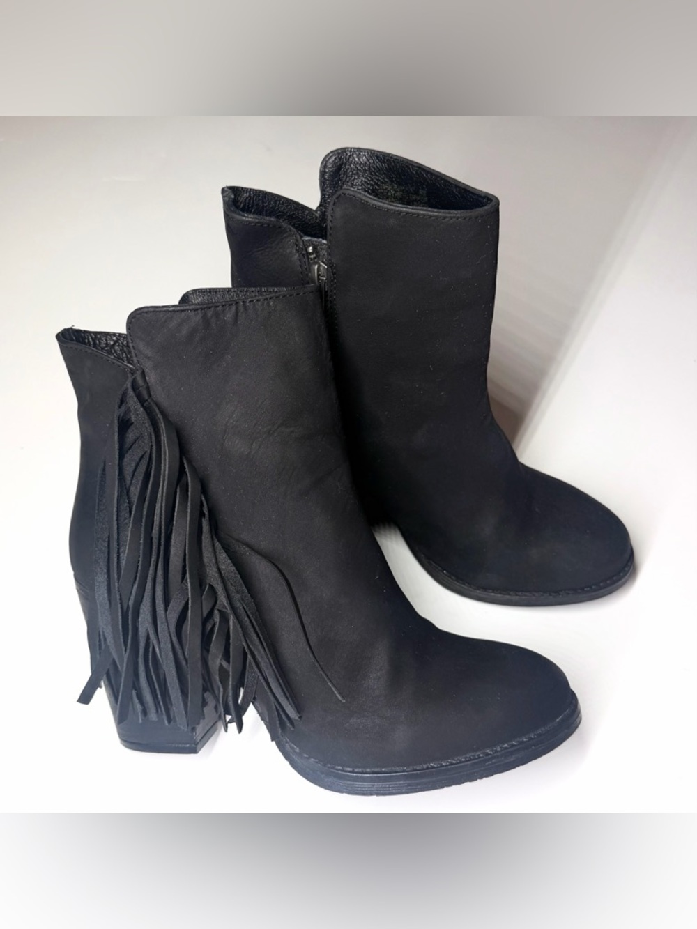 STEVE MADDEN Women’s  'WOODSTOCK' Leather Fringe Zip Heeled Bootie Size- 8 - Picture 3 of 8